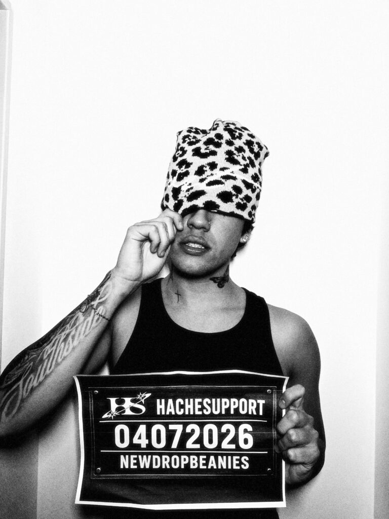 Gorro reversible animal print HacheSupport — lookbook